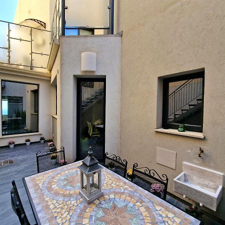 The White Domus Apartment Таормина Екстериор снимка