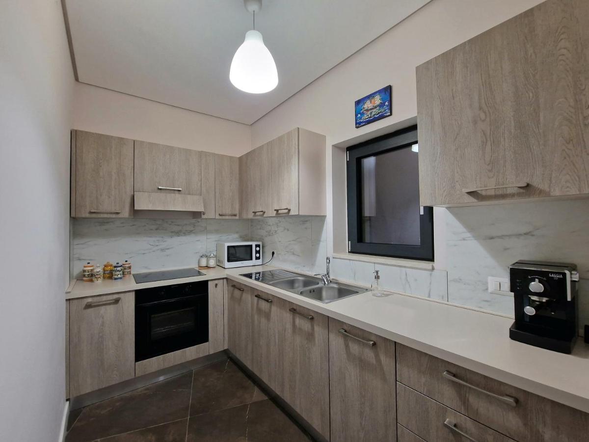 The White Domus Apartment Таормина Екстериор снимка