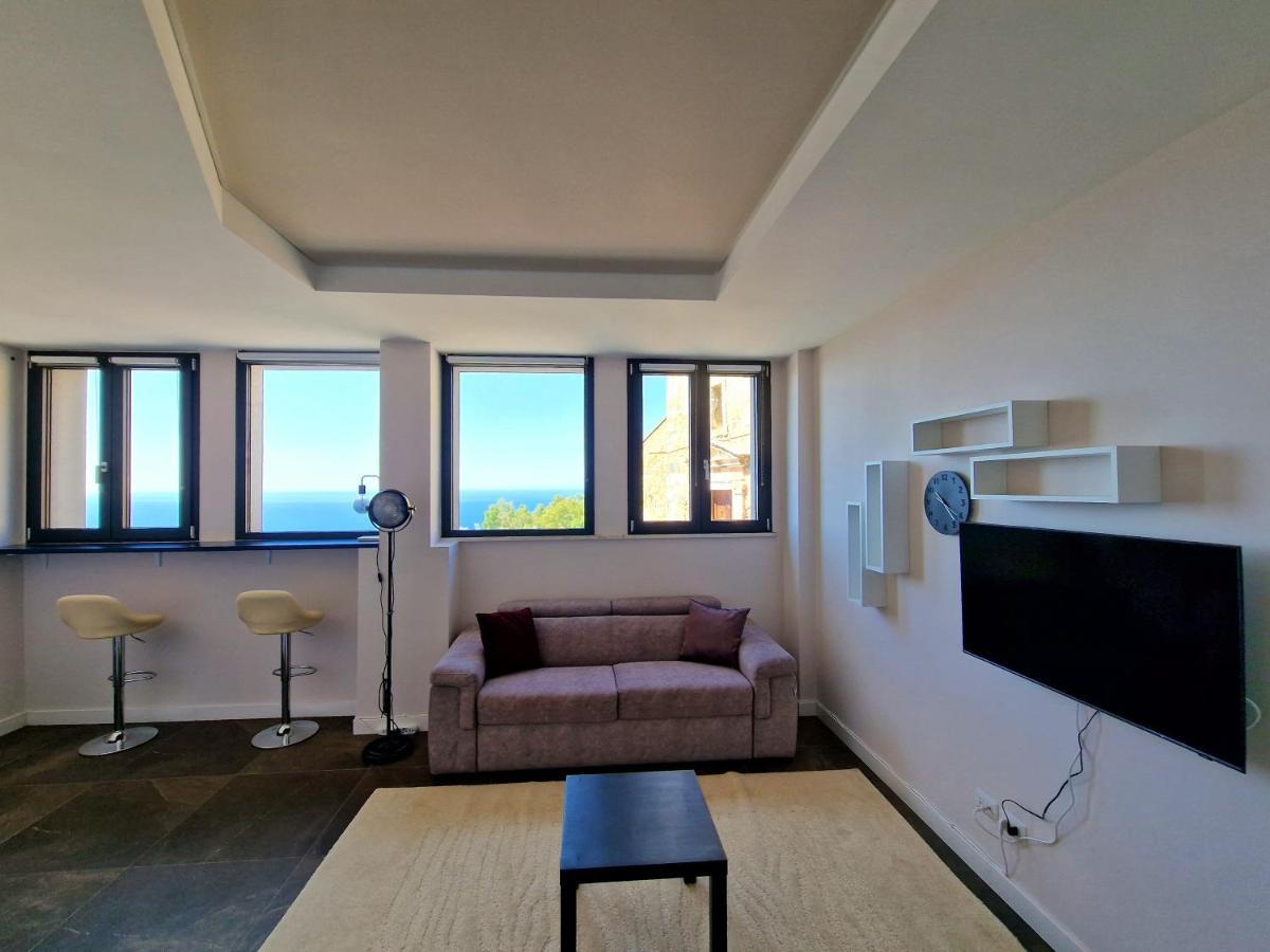The White Domus Apartment Таормина Екстериор снимка