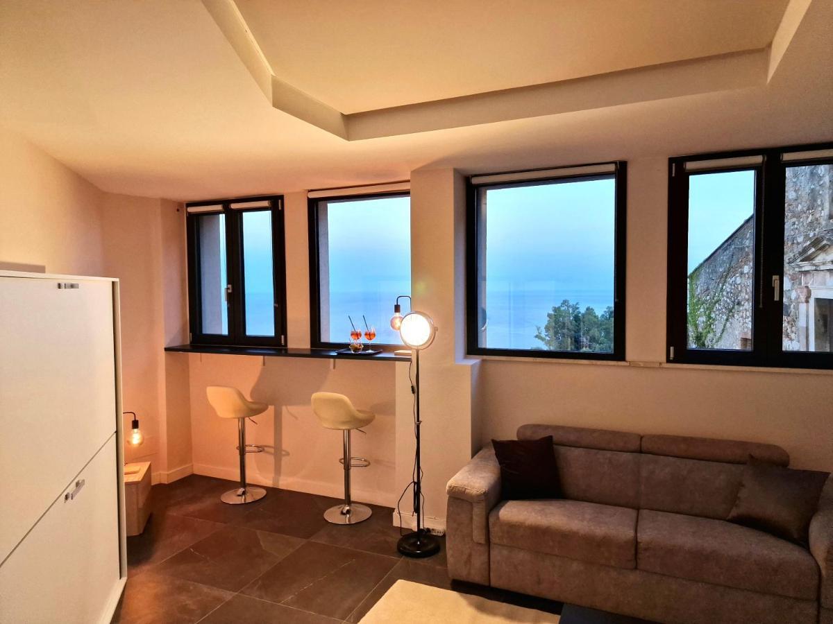 The White Domus Apartment Таормина Екстериор снимка