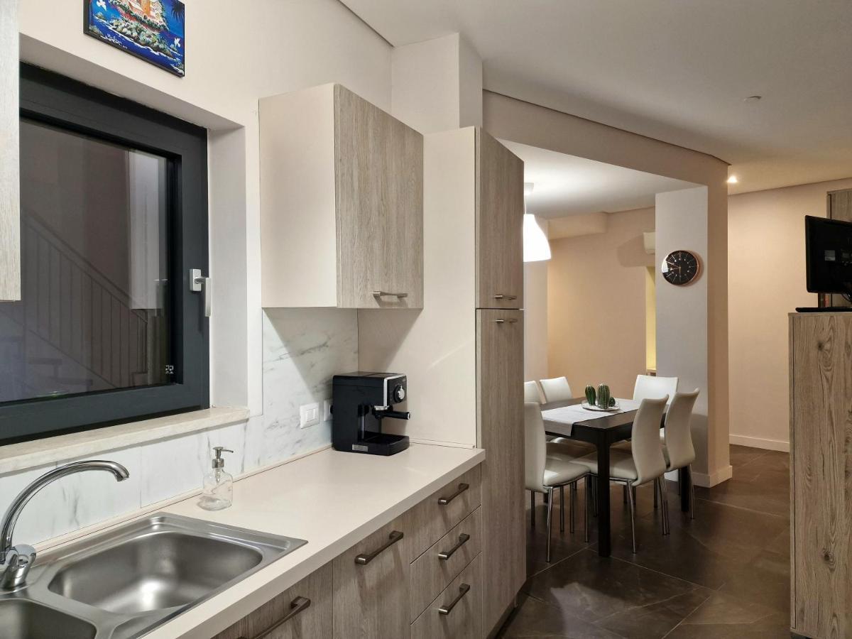 The White Domus Apartment Таормина Екстериор снимка